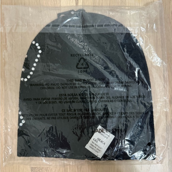 Kate Spade Black Beanie with Rhinestone Bow Design Trompe L'oeil Bow Beanie New - Picture 3 of 7
